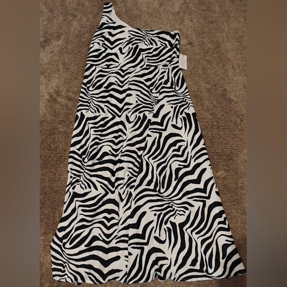 Eloquii Dresses & Skirts - Eloquii NWT Zebra One Shoulder Maxi Dress With Slit